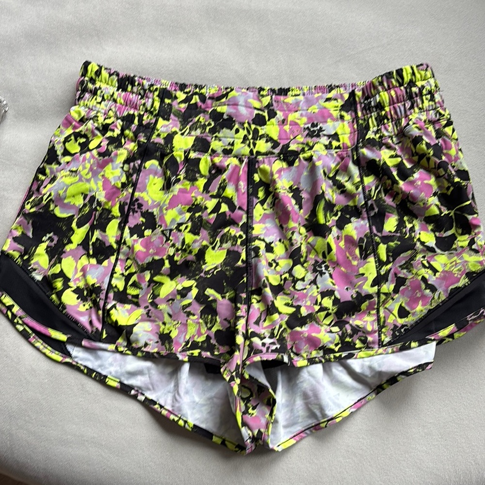 Lululemon Hotty Hot shorts  size 10 2.5 inch